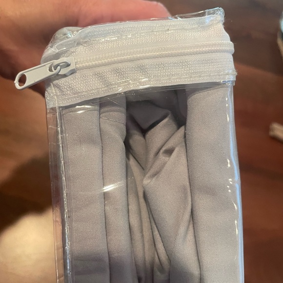 New 4-Piece Collection Full sheet set - Picture 4 of 5